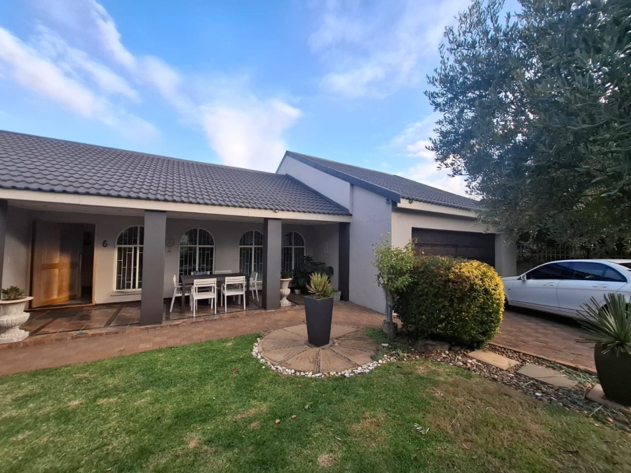 4 Bedroom Property for Sale in Pellissier Free State